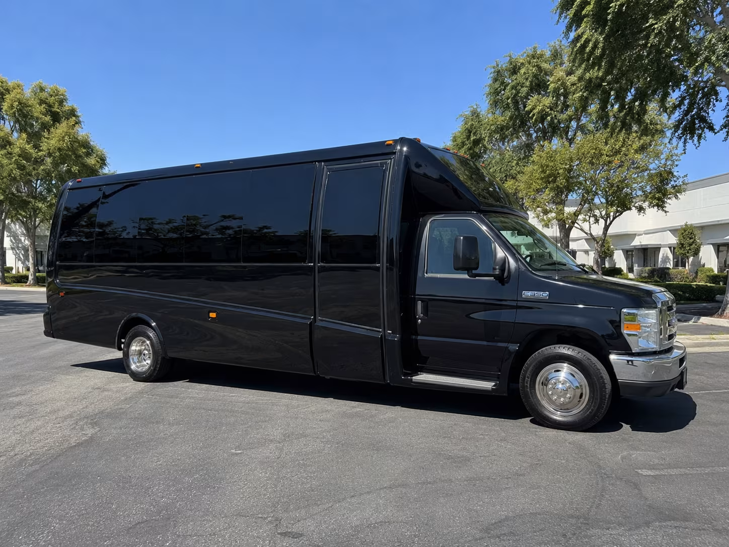 chesapeake corporate retreat shuttle bus rentals